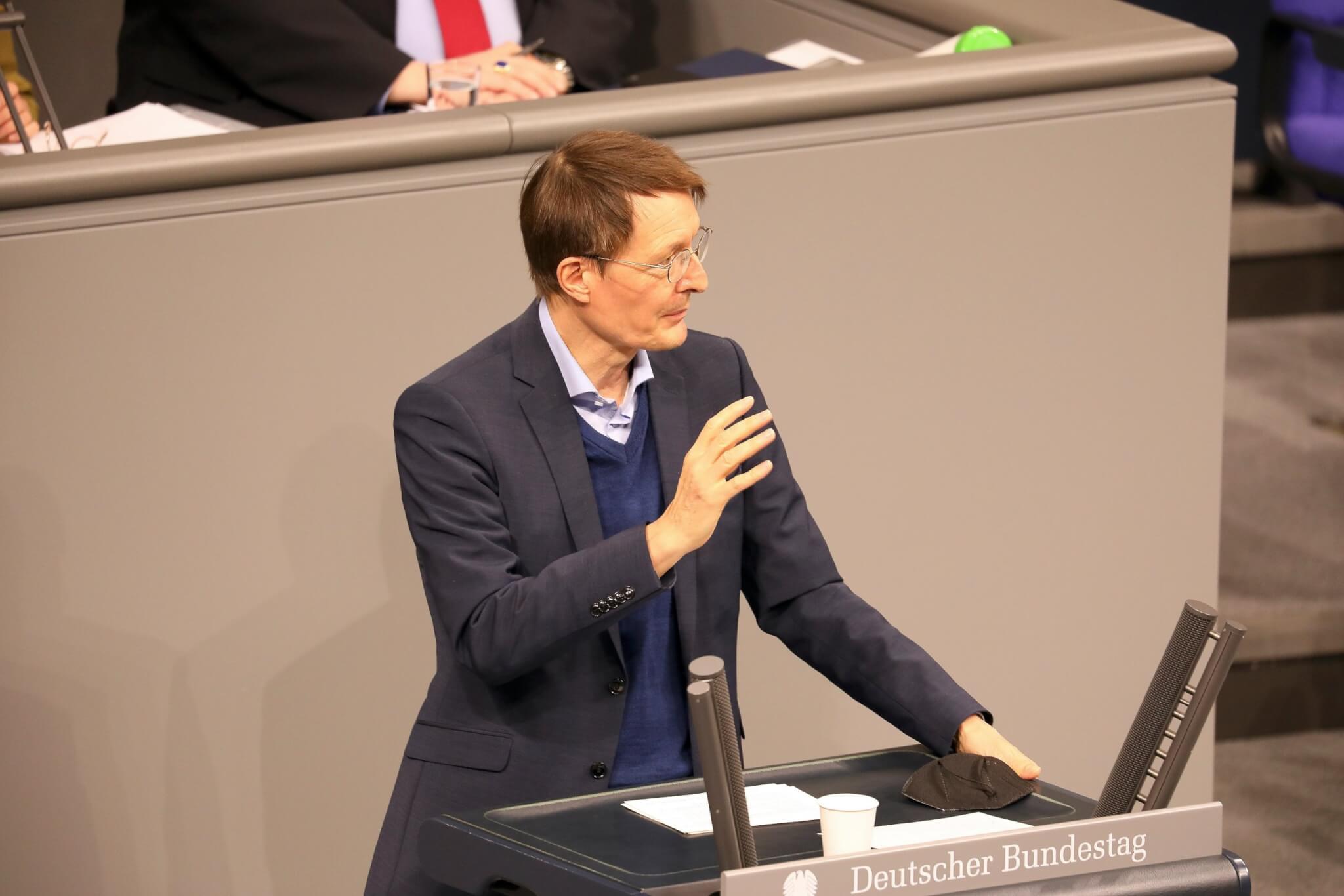 Lauterbachs neuestes Husarenstück: Verschärfte Einreisebedingungen ab Herbst - reitschuster.de