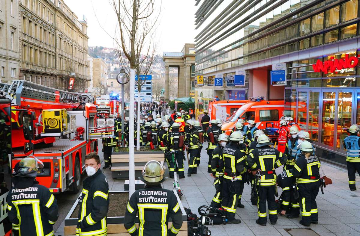 E-Autos bei der Feuerwehr Stuttgart: Geht auf dem Weg zum Löscheinsatz der Saft aus? - Stuttgart - Stuttgarter Zeitung